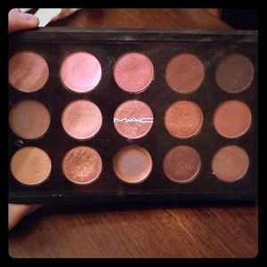 MAC 15 eyeshadow palette